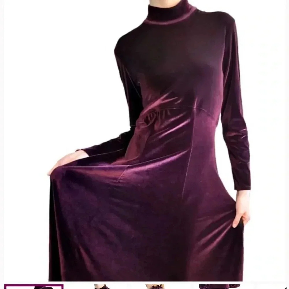 Amanda Smith
90s burgundy velvet long sleeve dress w/ turtle neck